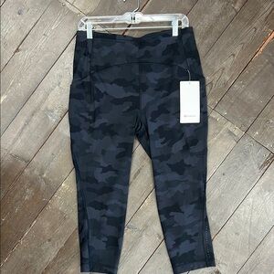 Lululemon Black Camo Crop 21” Leggings. Size 12. NWT